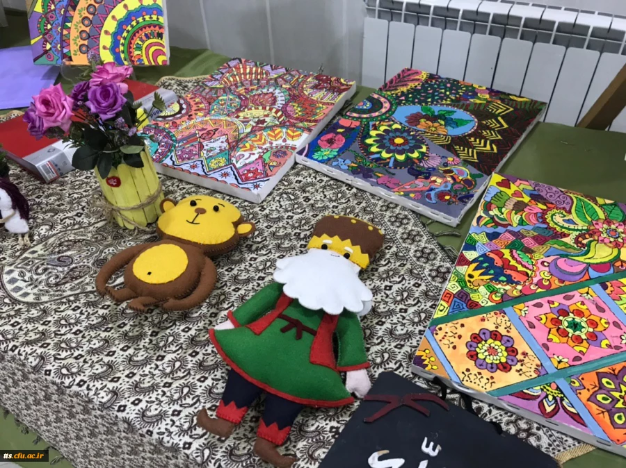 به همت دانشجو معلمان واحد (خواهران) نمایشگاه و کارگاه آثار هنری دانشجو معلمان ورودی 97 این دانشگاه، در محل سالن اجتماعات دانشگاه، برگزار گردید.  4