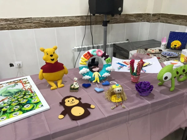 به همت دانشجو معلمان واحد (خواهران) نمایشگاه و کارگاه آثار هنری دانشجو معلمان ورودی 97 این دانشگاه، در محل سالن اجتماعات دانشگاه، برگزار گردید.  3