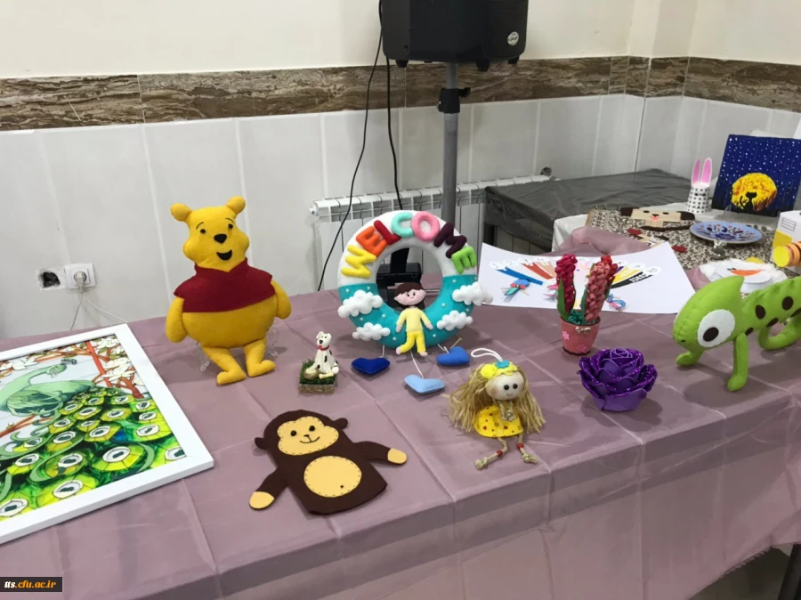 به همت دانشجو معلمان واحد (خواهران) نمایشگاه و کارگاه آثار هنری دانشجو معلمان ورودی 97 این دانشگاه، در محل سالن اجتماعات دانشگاه، برگزار گردید.  3