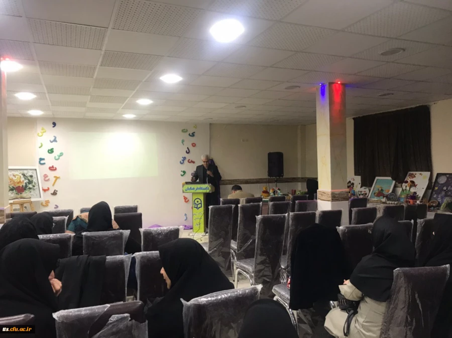 به همت دانشجو معلمان واحد (خواهران) نمایشگاه و کارگاه آثار هنری دانشجو معلمان ورودی 97 این دانشگاه، در محل سالن اجتماعات دانشگاه، برگزار گردید.  4