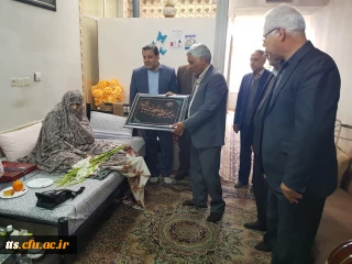 همزمان با گرامیداشت ایام الله دهه فجر جمعی از کارکنان و مسئولین دانشگاه فرهنگیان  از خانواده شهید تاجفرد دیدار و قدردانی صورت گرفت. 