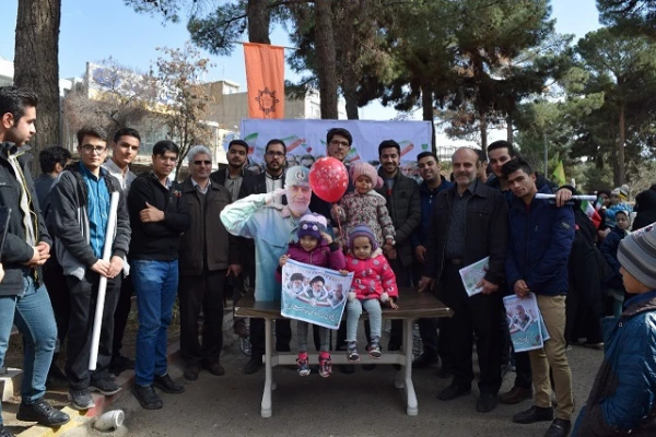 حضور پرشور دانشجو معلمان، اساتید و کارکنان دانشگاه فرهنگیان واحد علامه طباطبایی سبزوار و واحد خواهران این دانشگاه، در راهپیمایی 22 بهمن ماه. 
این حضور هم صدا با جمعیت کثیر مردم فهیم و شهید پرور سبزوار صورت گرفت.  5