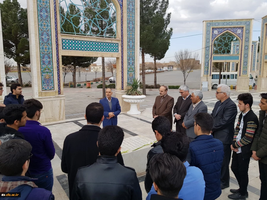 حضور دانشجو معلمان، مسئولین و کارکنان دانشگاه فرهنگیان سبزوار در غبار روبی مزار شهدای شهرستان سبزوار.  2