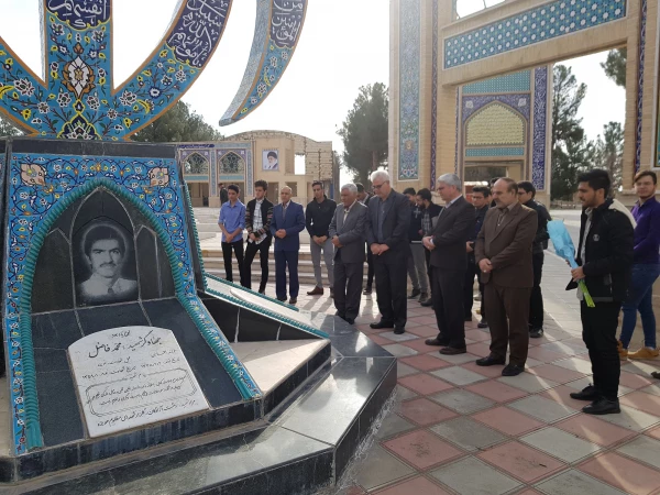 حضور دانشجو معلمان، مسئولین و کارکنان دانشگاه فرهنگیان سبزوار در غبار روبی مزار شهدای شهرستان سبزوار.  3
