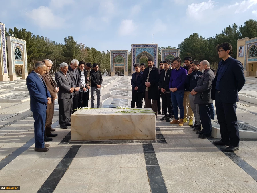 حضور دانشجو معلمان، مسئولین و کارکنان دانشگاه فرهنگیان سبزوار در غبار روبی مزار شهدای شهرستان سبزوار.  4