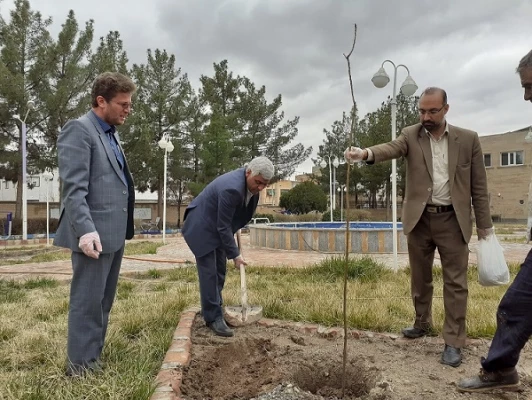 کاشت 10 اصله درخت، همزمان با گرامیداشت روز درختکاری در دانشگاه فرهنگیان سبزوار صورت گرفت.  7