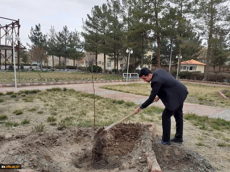 کاشت 10 اصله درخت، همزمان با گرامیداشت روز درختکاری در دانشگاه فرهنگیان سبزوار صورت گرفت.  8
