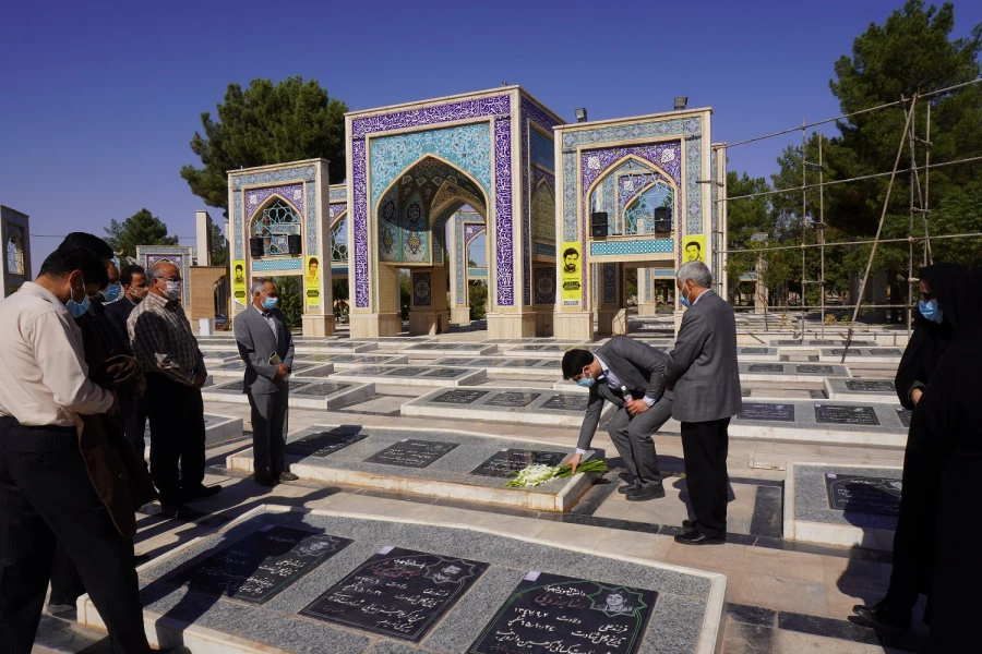 همزمان با گرامیداشت هفته دفاع مقدس صورت گرفت، غبارروبی مزار شهدا و تجدید پیمان با آرمان های شهدای 8 سال دفاع مقدس  3