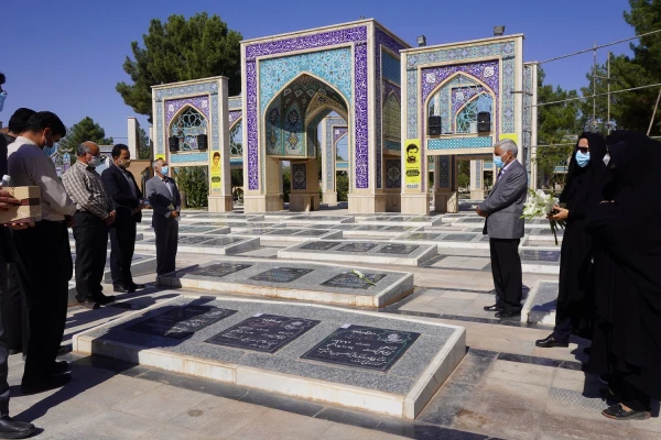 همزمان با گرامیداشت هفته دفاع مقدس صورت گرفت، غبارروبی مزار شهدا و تجدید پیمان با آرمان های شهدای 8 سال دفاع مقدس  5