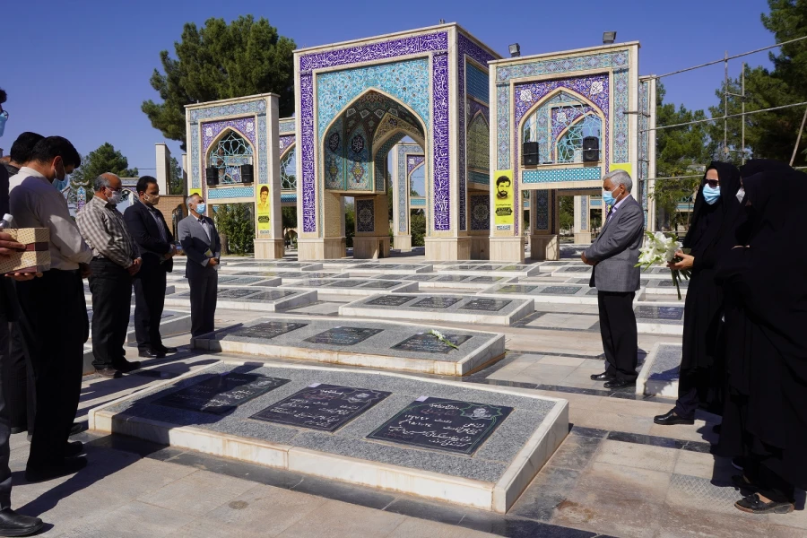 همزمان با گرامیداشت هفته دفاع مقدس صورت گرفت، غبارروبی مزار شهدا و تجدید پیمان با آرمان های شهدای 8 سال دفاع مقدس  5