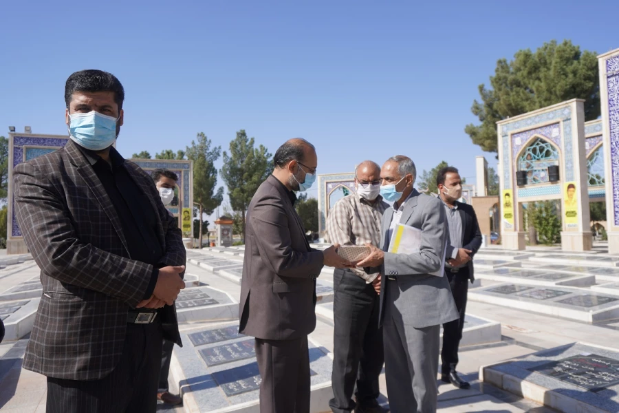 همزمان با گرامیداشت هفته دفاع مقدس صورت گرفت، غبارروبی مزار شهدا و تجدید پیمان با آرمان های شهدای 8 سال دفاع مقدس  7