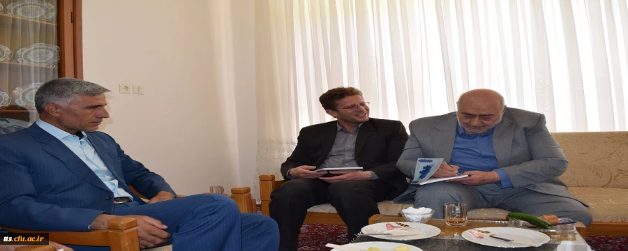 به مناسبت دهه سرآمدی آموزش صورت گرفت. حضور در منزل دو تن از استادان گرانقدر بازنشسته  2