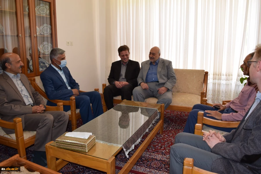 به مناسبت دهه سرآمدی آموزش صورت گرفت. حضور در منزل دو تن از استادان گرانقدر بازنشسته  8