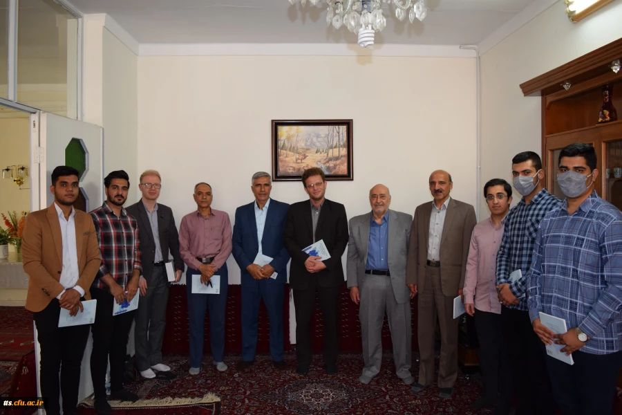 به مناسبت دهه سرآمدی آموزش صورت گرفت. حضور در منزل دو تن از استادان گرانقدر بازنشسته  14