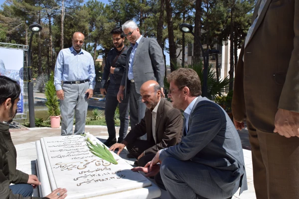 همزمان با برگزاری همایش سرود و سروده های انقلاب( یادبود حمید سبزواری) شاعر انقلاب  2