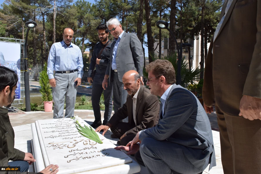 همزمان با برگزاری همایش سرود و سروده های انقلاب( یادبود حمید سبزواری) شاعر انقلاب  2