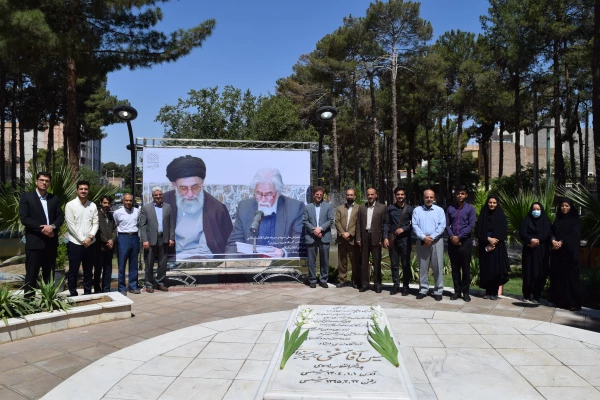 همزمان با برگزاری همایش سرود و سروده های انقلاب( یادبود حمید سبزواری) شاعر انقلاب  2