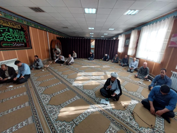 مراسم زیارت عاشورا با حضور دانشجویان خواهر و همکاران دانشگاه 5