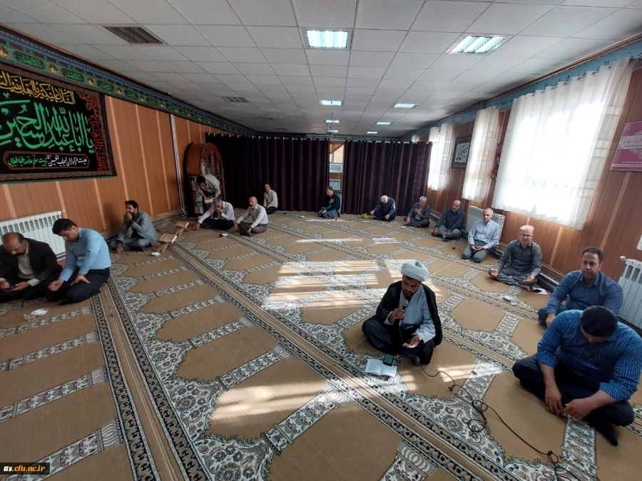 مراسم زیارت عاشورا با حضور دانشجویان خواهر و همکاران دانشگاه 5