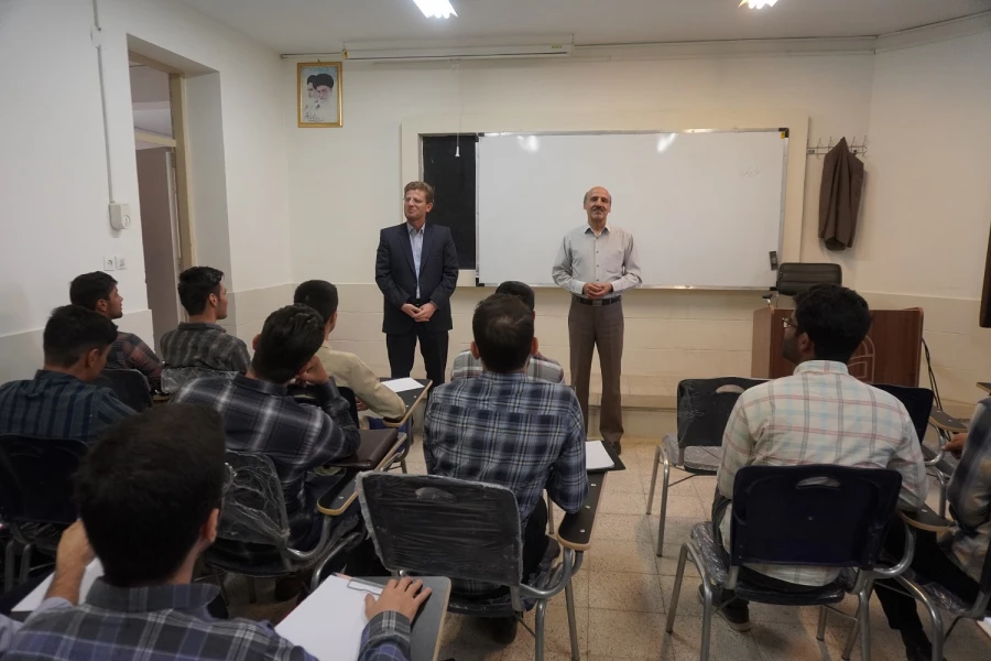 حضور سرپرست دانشگاه در کلاس های درس، همزمان با اغاز فرآیند اموزش حضوری در دانشگاه فرهنگیان سبزوار  4