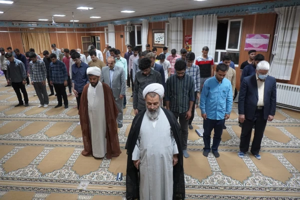 اقامه نماز جماعت مغرب و عشا با حضور پرشور دانشجو معلمان توسط امام جمعه محترم سبزوار  2