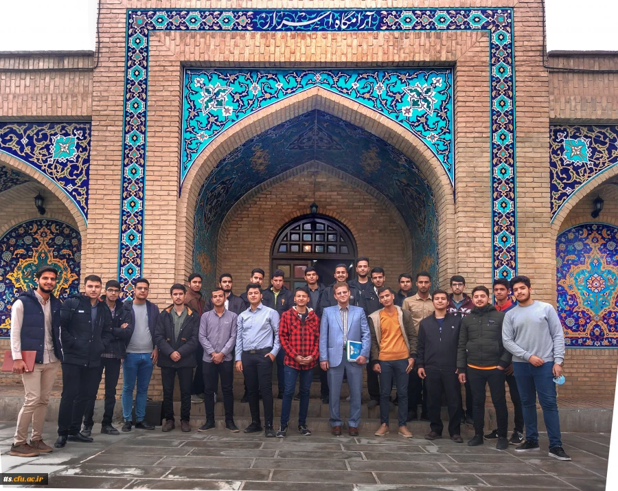 برگزاری کلاس درس فلسفه تربیتی اسلام در فضای آرامگاه حکیم حاج ملاهادی سبزواری (اسرار)  2