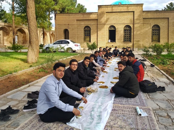 برگزاری کلاس درس فلسفه تربیتی اسلام در فضای آرامگاه حکیم حاج ملاهادی سبزواری (اسرار)  8