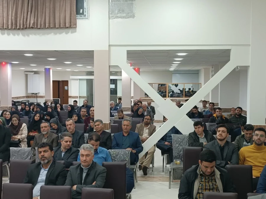 کارگاه باز آموزی کارورزی -ویژه مدیران و معلمان مدارس مجری طرح کارورزی برگزار شد.  4