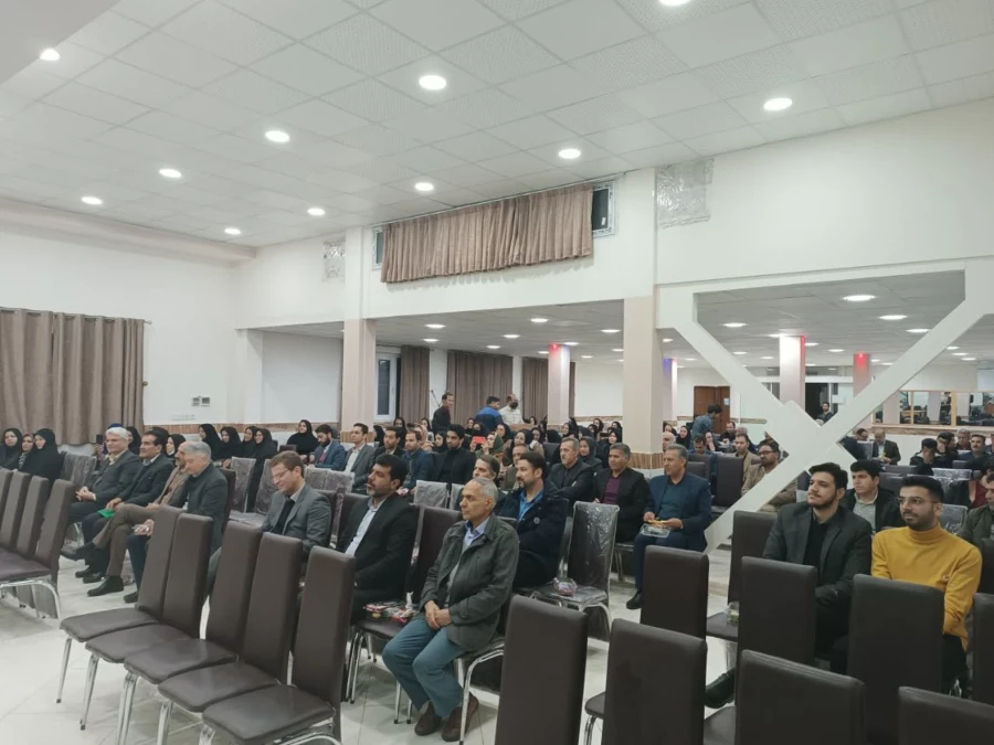 کارگاه باز آموزی کارورزی -ویژه مدیران و معلمان مدارس مجری طرح کارورزی برگزار شد.  5