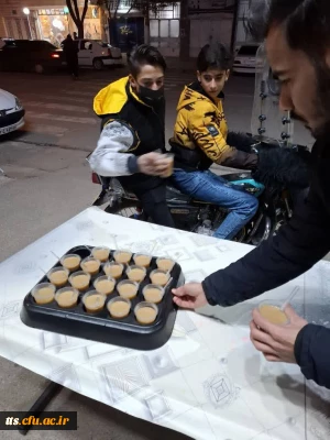 برپایی ایستگاه صلواتی و پذیرایی از مردم به مناسبت میلاد با سعادت امام زمان (عج) توسط دانشجومعلمان
