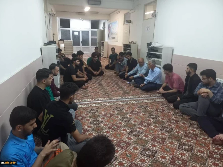 نشست صمیمی دکتر نصرآبادی با دانشجو معلمان همزمان با شامگاه شنبه ۲۴ خرداد ماه در محل خوابگاه دانشجویی 2