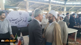 حضور حجه الاسلام و المسلمین شرفی، خطیب جمعه این هفته شهرستان سبزوار در جایگاه میز خدمت دانشگاه فرهنگیان این شهرستان
