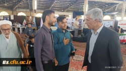 حضور دکتر نصرآبادی، ریاست محترم دانشگاه فرهنگیان سبزوار در جایگاه میز خدمت ادارات و نهادهای خدمت رسان شهرستان سبزوار و عرض خداقوت به این عزیزان  3