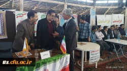 حضور دکتر نصرآبادی، ریاست محترم دانشگاه فرهنگیان سبزوار در جایگاه میز خدمت ادارات و نهادهای خدمت رسان شهرستان سبزوار و عرض خداقوت به این عزیزان  4