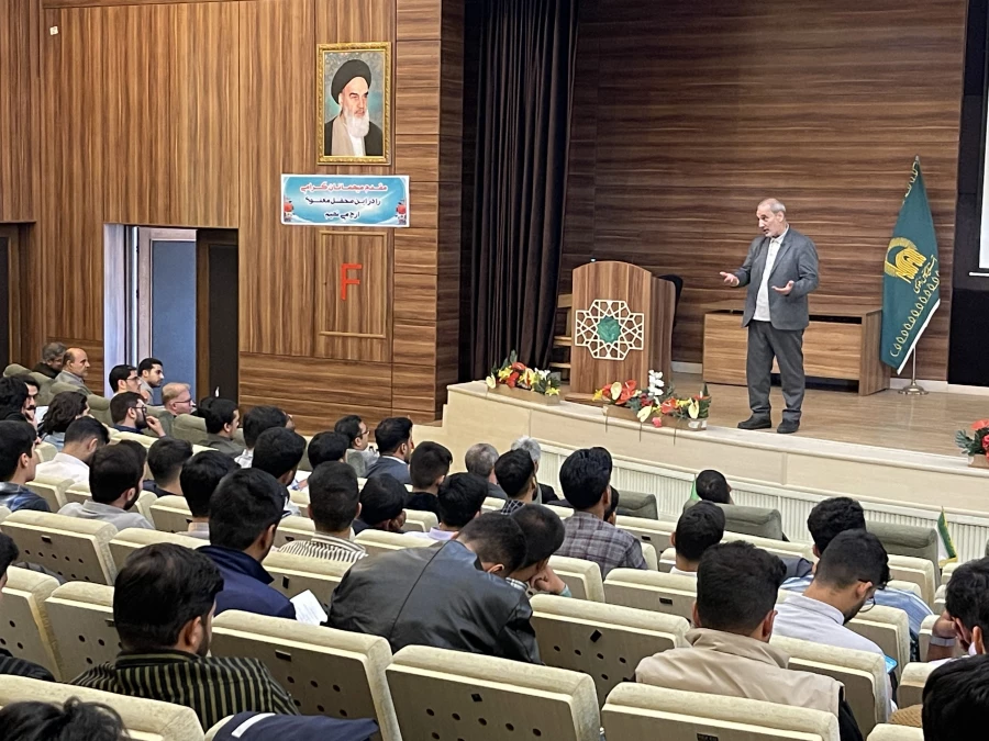 کارگاه آشنایی با هوش مصنوعی و کاربرد آن در آموزش 7