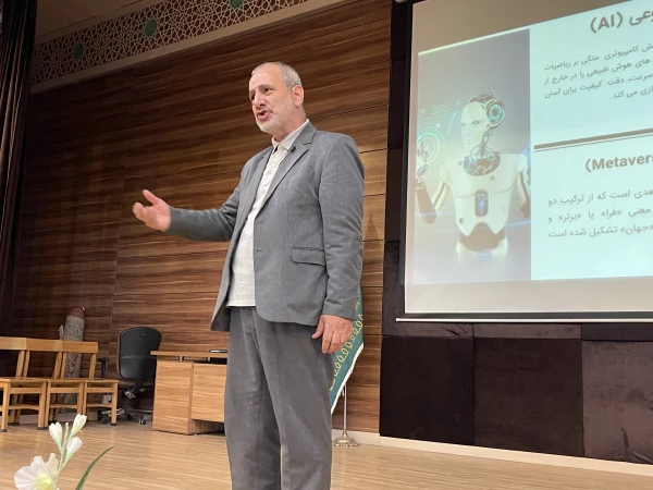 کارگاه آشنایی با هوش مصنوعی و کاربرد آن در آموزش 9