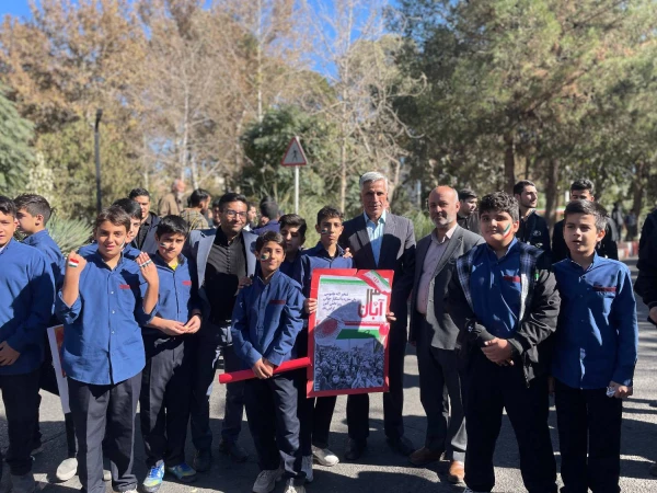  متحد و استوار، مقابل استکبار  3