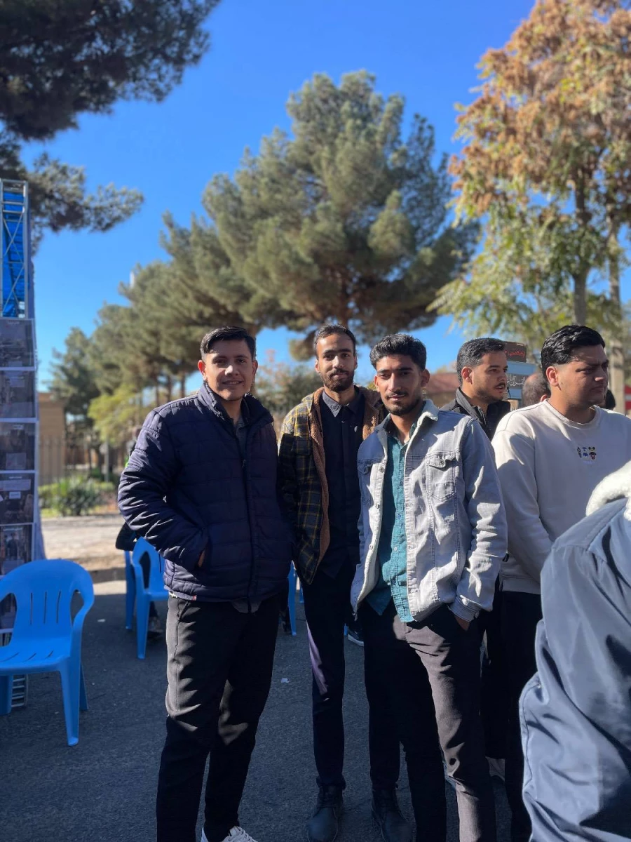  متحد و استوار، مقابل استکبار  4