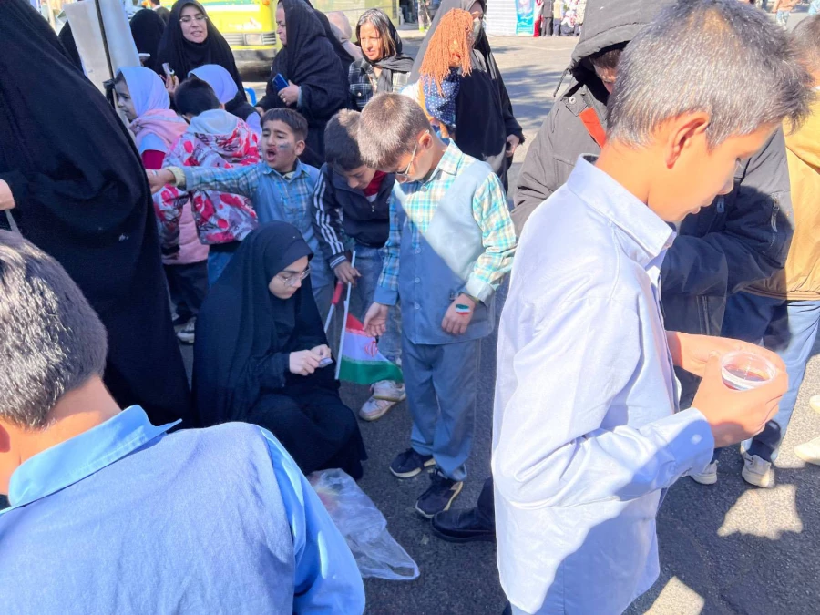  متحد و استوار، مقابل استکبار  13