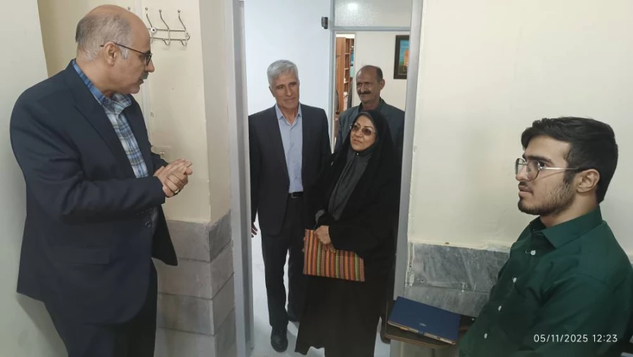 دکتر زارع، مدیرکل منابع انسانی دانشگاه فرهنگیان در کلاس درس دانشجومعلمان مراکز خواهران و برادران سبزوار
 4