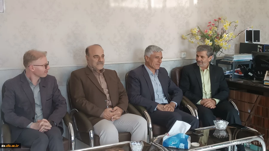 حضور ریاست دانشگاه و هیات همراه در دبیرستان شاهد شهید محمدیانی سبزوار  2