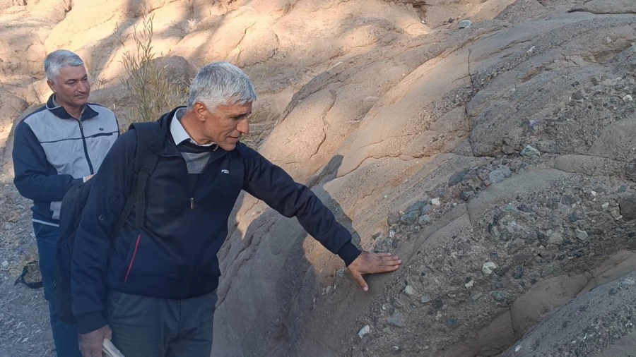  اردوی علمی ـ آموزشی، ورزشی و سیاحتی یک روزه با حضور ۴۰ نفر از دانشجومعلمان در مجموعه تاریخی آتشکده آذر برزین مهر  5