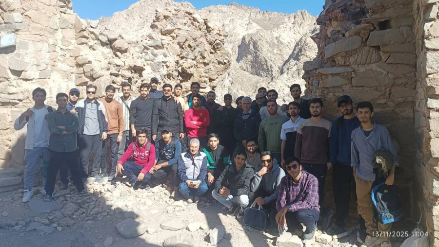  اردوی علمی ـ آموزشی، ورزشی و سیاحتی یک روزه با حضور ۴۰ نفر از دانشجومعلمان در مجموعه تاریخی آتشکده آذر برزین مهر  7